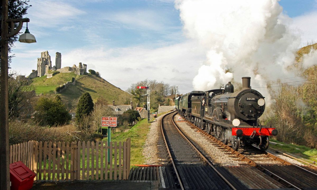 VICTORIAN T9 LOCOMOTIVE TO REMAIN AT THE SWANAGE RAILWAY