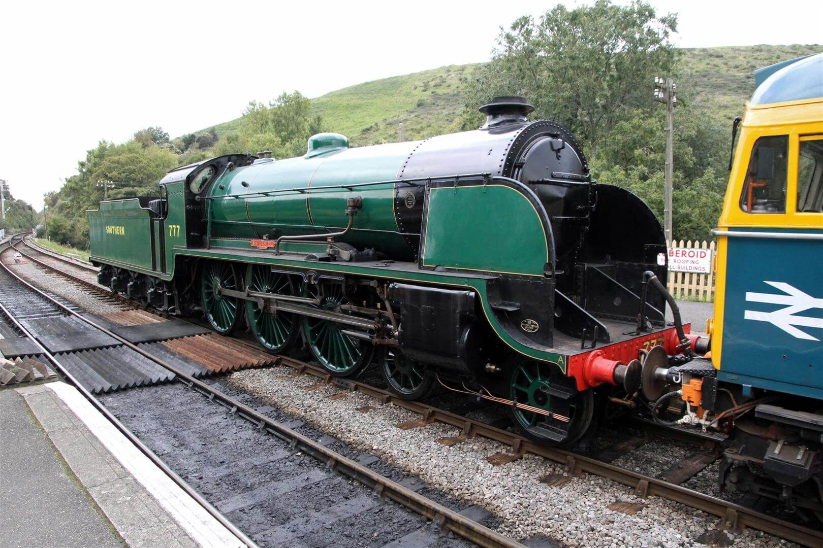 KING ARTHUR CLASS LOCOMOTIVE 'SIR LAMIEL' ARRIVES ON THE SWANAGE ...