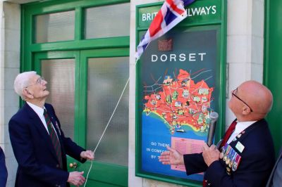 D Day plaque unveiled by Peter Lovett